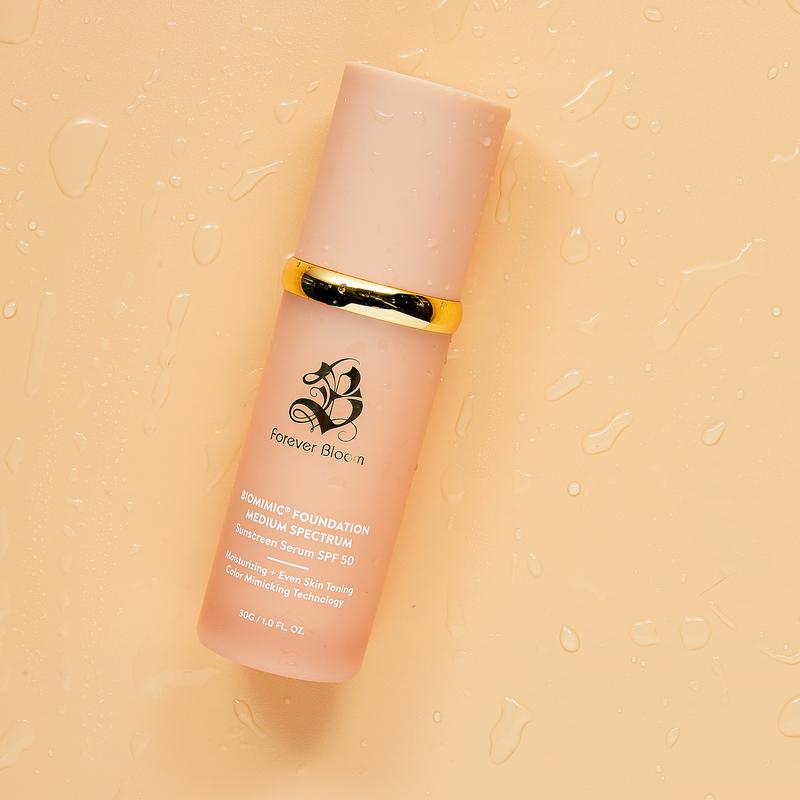 Base Forever Bloom BioMimic® – Suero con protección solar de amplio espectro SPF 50